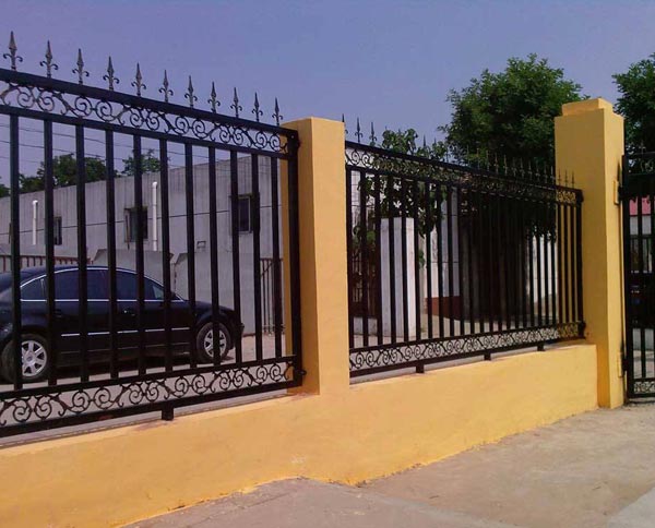 十堰鐵藝護(hù)欄有哪些方法延長使用期限？